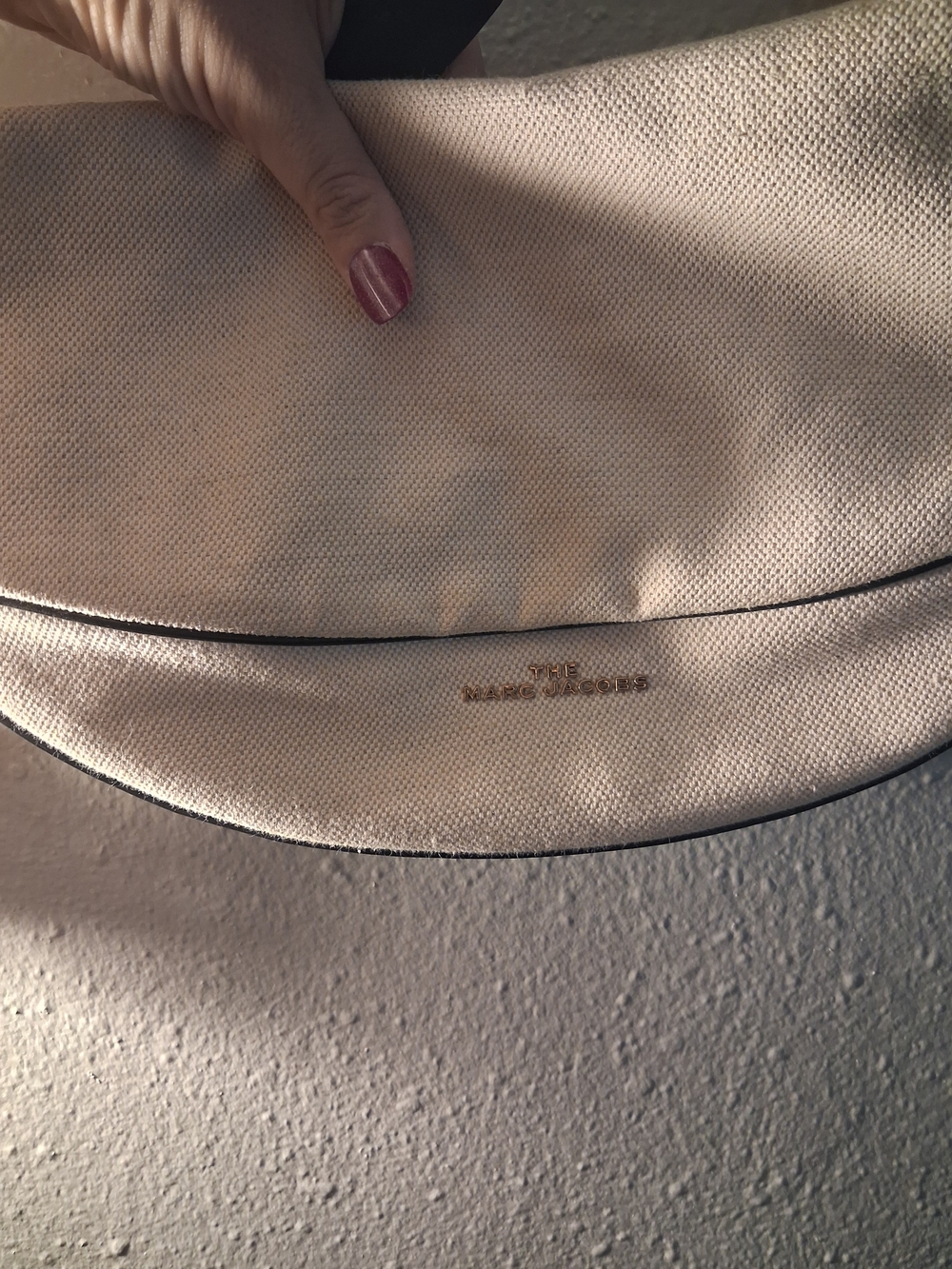 MARC JACOBS The Eclipse Shoulder Bag Color: Beige/Dust - Picture 5 of 6